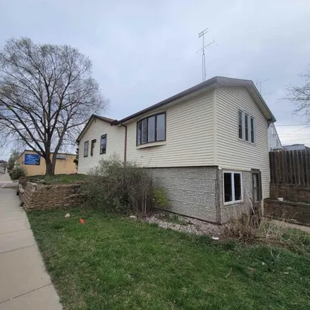 Buy this 3 bed house on Saint Johns Lutheran Grade School in Armstrong Street, Portage