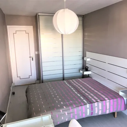Rent this 1 bed apartment on 1 Rue des Villarmains in 92210 Saint-Cloud, France