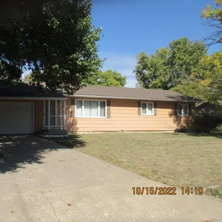 Buy this 4 bed house on 997 West 13th Street in Larned, KS 67550