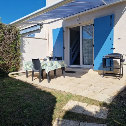 Rent this 3 bed apartment on 1 Avenue de Courlay in 17640 Vaux-sur-Mer, France