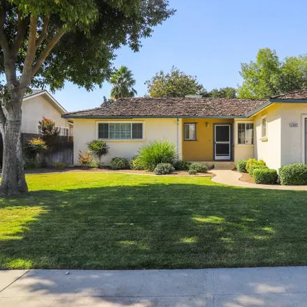 Buy this 3 bed house on 2562 Renn Avenue in Clovis, CA 93611