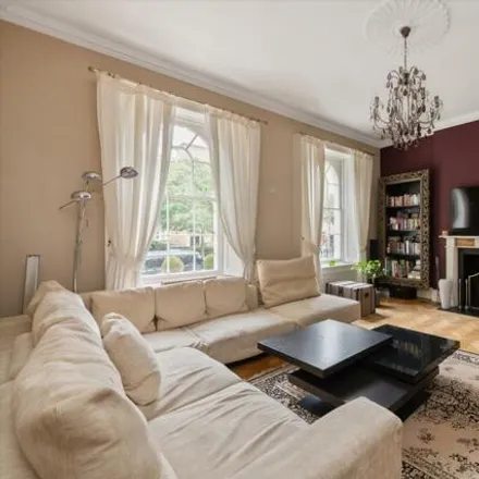 Rent this 4 bed townhouse on 29 Aberdeen Place in London, NW8 8JR