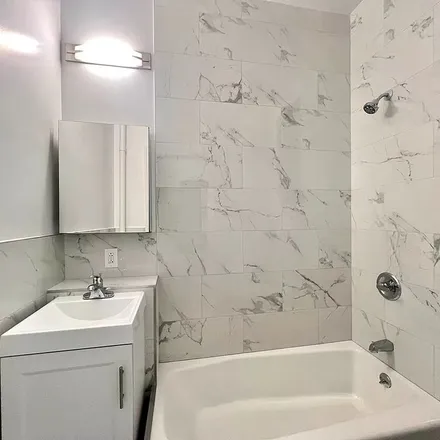 Rent this 3 bed apartment on 130 East 24th Street in New York, NY 10010