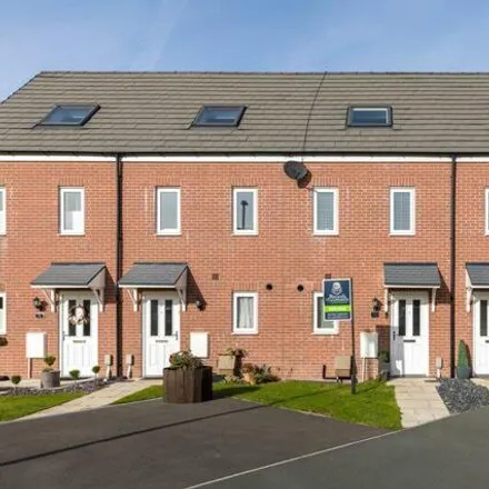 Buy this 3 bed townhouse on Topping Green in Hindley, WN2 4UG