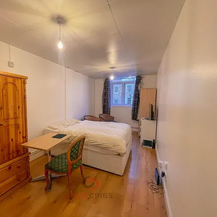 Rent this studio apartment on Co-op Food in Kember Street, London