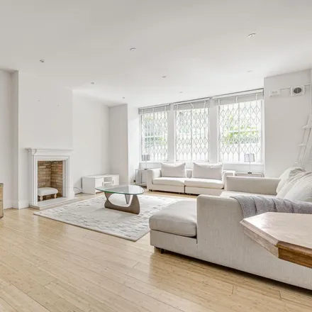 Rent this 3 bed apartment on Abbeville Road in London, SW4 9NH