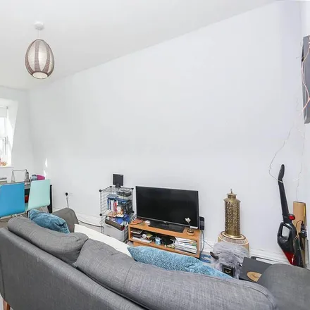 Rent this 2 bed apartment on Mitcham Road in London, SW17 9HP