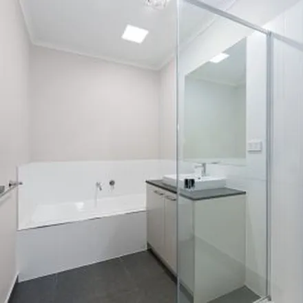 Image 3 - Topaz Street, Alfredton VIC 3350, Australia - Apartment for rent