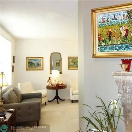 Image 2 - 1934 South Ocean Walk Lane, Lauderdale-by-the-Sea, Broward County, FL 33062, USA - Condo for sale
