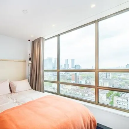 Rent this 2 bed room on Balfron Tower in St Leonard's Road, London