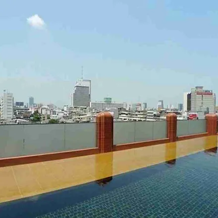Rent this 2 bed apartment on Soi Phetchaburi 32 in Ratchathewi District, 10400