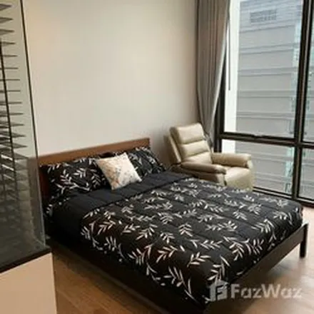 Rent this 1 bed apartment on Sindhorn Building in Soi Ton Son, Witthayu
