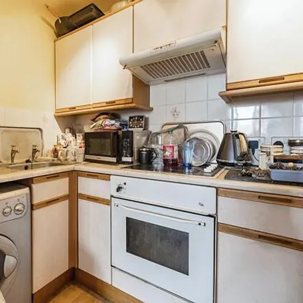 Image 3 - Marlow Court, Whitehill Road, Crowborough, TN6 1NW, United Kingdom - Apartment for sale