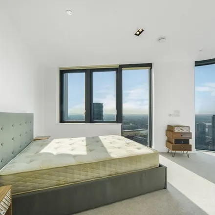 Image 5 - Amory Tower, 199-207 Marsh Wall, Canary Wharf, London, E14 9ZH, United Kingdom - Apartment for rent