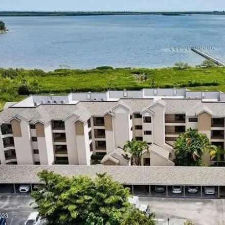 Buy this 2 bed condo on 6200 East Mirror Lake Drive in Indian River County, FL 32958