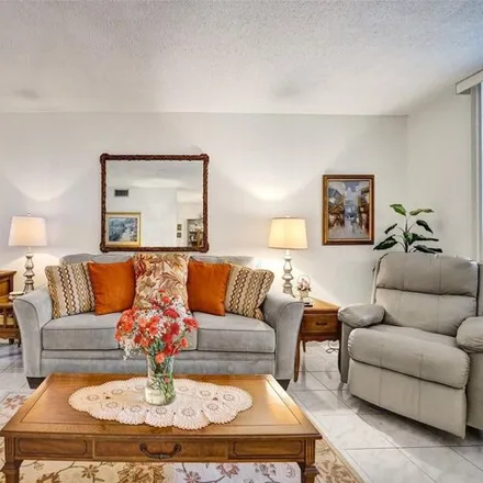 Buy this 1 bed condo on 1827 Jefferson Street in Hollywood, FL 33020