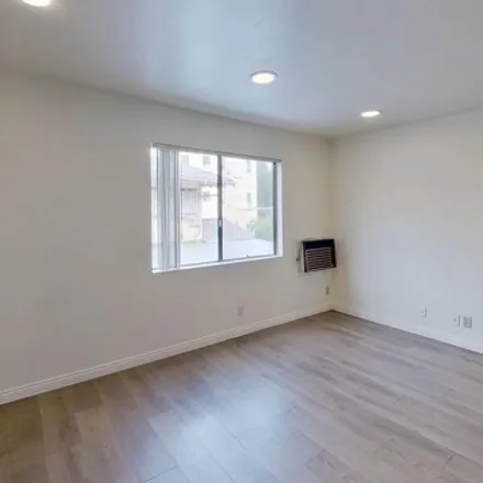 Image 3 - 832 South Saint Andrew's Place, Los Angeles, CA 90005, USA - Apartment for rent