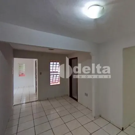 Rent this 2 bed house on Rua Denizário Ferreira de Sá in Planalto, Uberlândia - MG