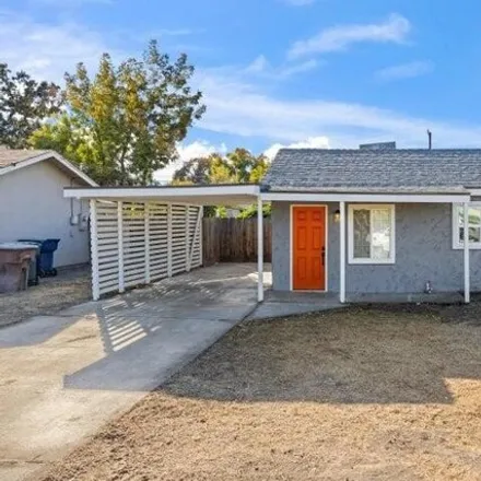 Buy this 2 bed house on 567 North G Street in Tulare, CA 93274
