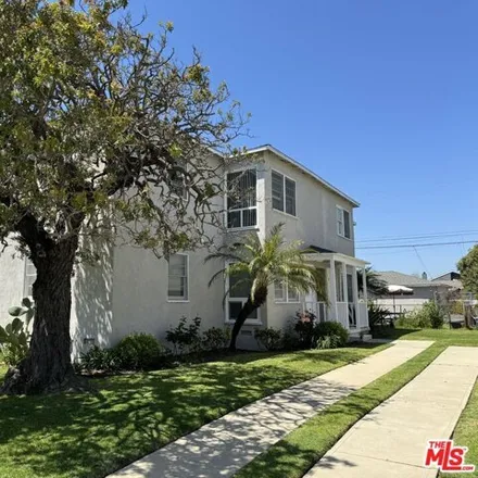 Rent this 2 bed house on Maple Place in Santa Monica, CA 90405