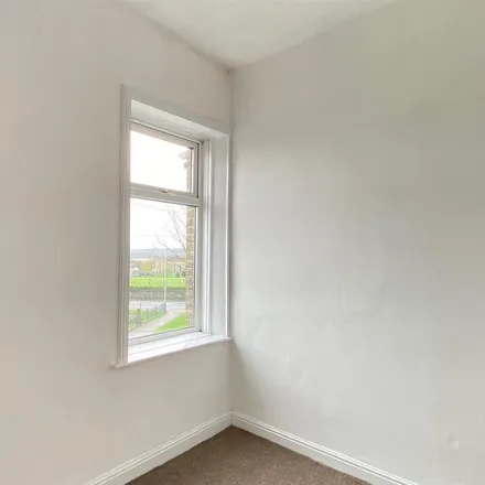 Image 4 - Lightcliffe Road, Brighouse, HD6 2DJ, United Kingdom - Townhouse for rent