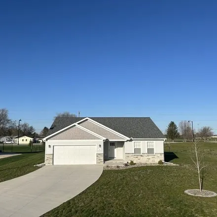 Buy this 3 bed house on Plank Road in Peru, IL 61354