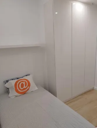 Rent this 2 bed room on Rua Adelino Amaro da Costa in 2770-113 Oeiras, Portugal