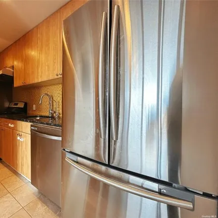 Image 3 - 31-35 Linden Place, New York, NY 11354, USA - Condo for sale