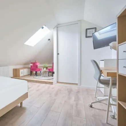 Rent this 2 bed room on 33 Rue Henri Regnault in 59373 Lille, France