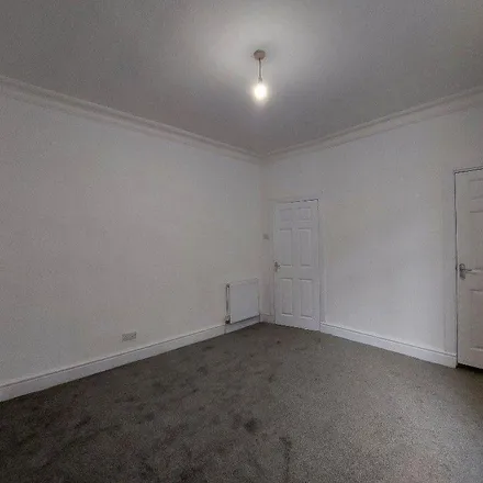 Image 1 - Hornby Street, Burnley, BB11 3AS, United Kingdom - Townhouse for rent