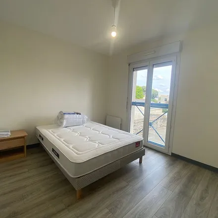 Rent this 2 bed apartment on 7 Rue Charles de Gaulle in 49130 Les Ponts-de-Cé, France