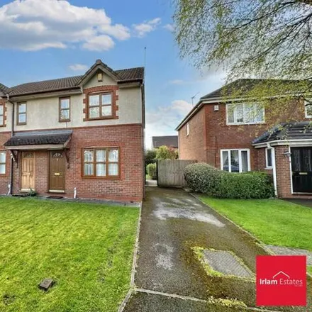 Buy this 3 bed duplex on Grazing Drive in Irlam, M44 6TG