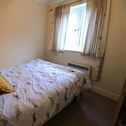 Image 7 - Holly Place, Flackwell Heath, HP11 1LS, United Kingdom - Apartment for rent