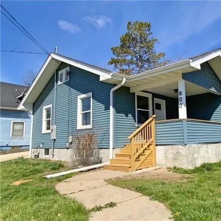 Buy this 3 bed house on 800 South 2nd Avenue West in Newton, IA 50208
