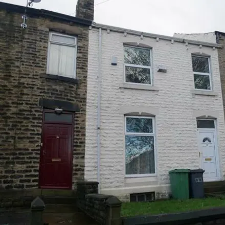 Rent this 3 bed townhouse on Elm Street in Huddersfield, HD4 6NP