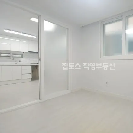 Rent this 2 bed apartment on 서울특별시 성북구 동소문동6가 184