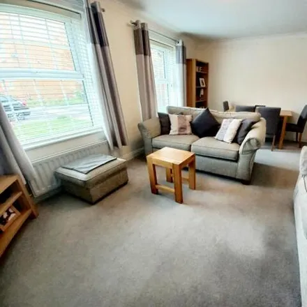 Image 4 - Farfield Court, Leeds, LS17 8UA, United Kingdom - Apartment for rent