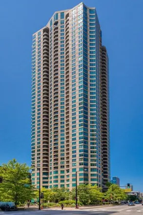 Buy this 1 bed condo on 400 West Hubbard Street in Chicago, IL 60654