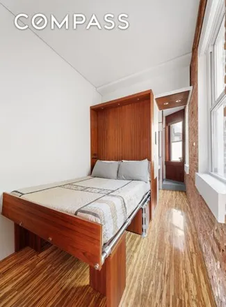 Image 7 - 633 East 11th Street, New York, NY 10009, USA - Apartment for sale