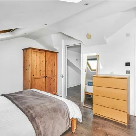 Image 4 - Atherfold Road, Stockwell Park, London, SW9 9LW, United Kingdom - Apartment for sale