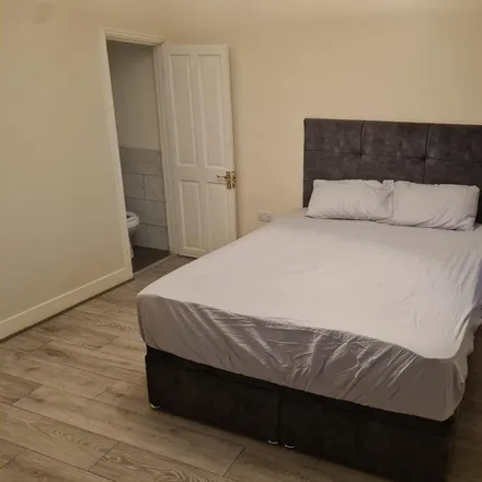 Rent this 1 bed room on Lombard Roundabout in Thornton Road, London