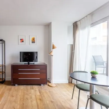 Image 2 - 43 Rue Saint-Charles, 75015 Paris, France - Apartment for rent