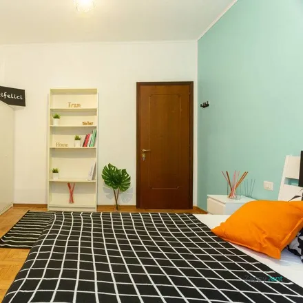Rent this 4 bed room on Via Fanfulla da Lodi in 9, 20127 Milan MI