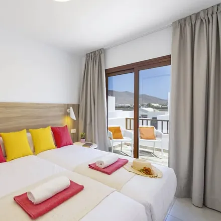 Image 3 - Playa Blanca, Avenida marítima, 35580 Yaiza, Spain - House for rent