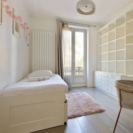 Rent this 3 bed apartment on Paris