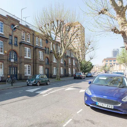 Rent this 3 bed apartment on 62-70 Haberdasher Street in London, N1 6BZ