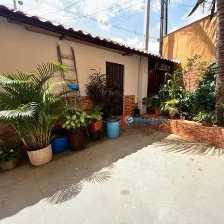 Buy this 6 bed house on Rua Antônio Consulino in Maria Antônia, Sumaré - SP