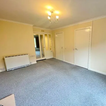 Image 4 - Cairndow Court, New Cathcart, Glasgow, G44 3BU, United Kingdom - Apartment for rent