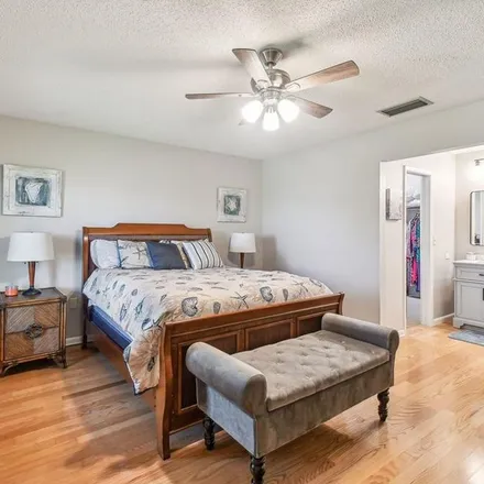Image 4 - 5554 Bountiful Drive, Sarasota County, FL 34233, USA - Apartment for rent