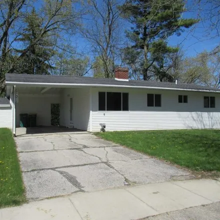 Buy this 4 bed house on 183 East River Road in Flushing, MI 48433